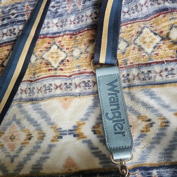 WRANGLER Like New Colorblock Cross Body 2-in-1Leather Purse/Bag Blue/white (348) - Picture 6 of 16